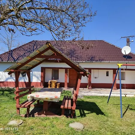 Paraszthaz Apartment *