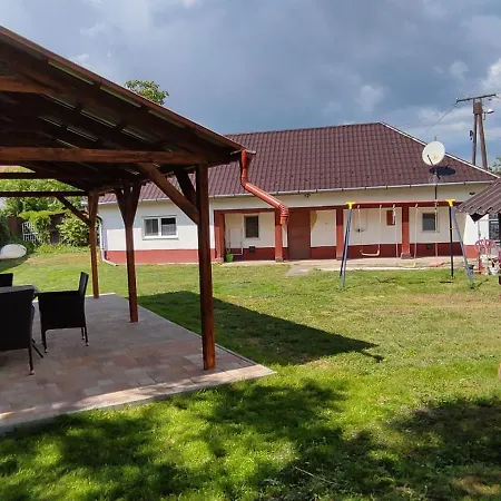 Paraszthaz Apartment