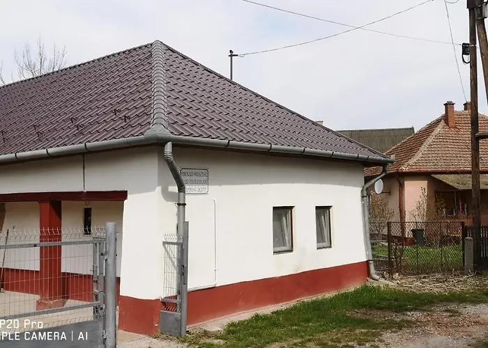 Paraszthaz * Poroszló